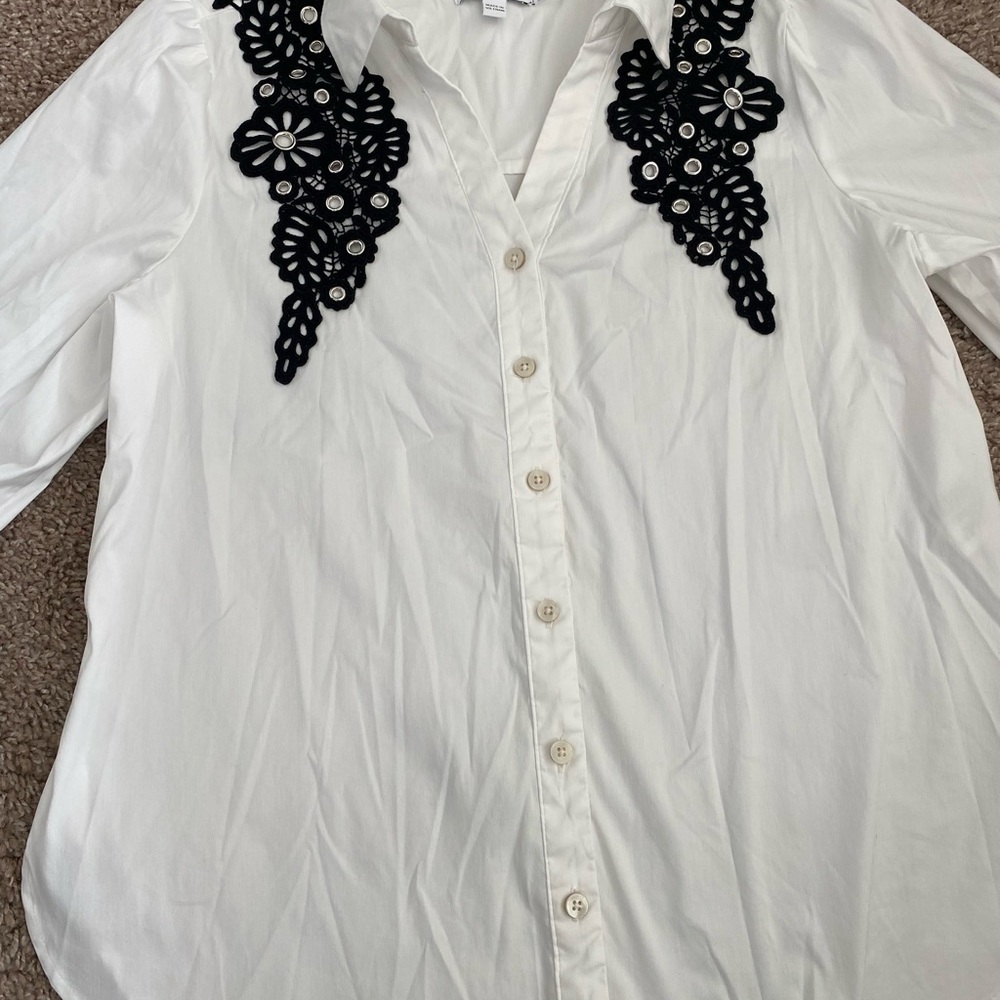Chicos Elegant White Blouse with Black Lace small(4)